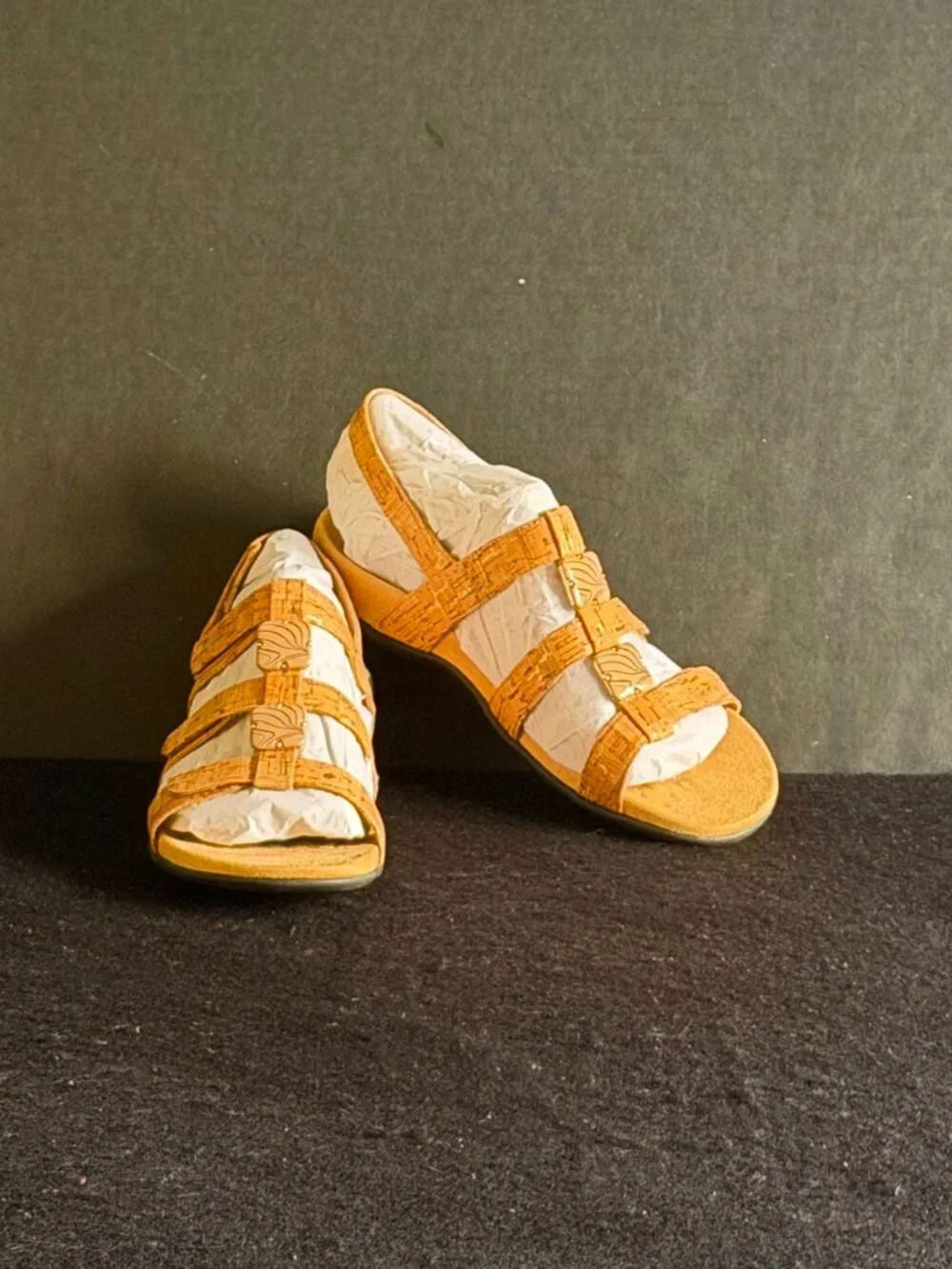 NWOT Vionic ‘Amber’ Cork Adjustable Sandals Size 8